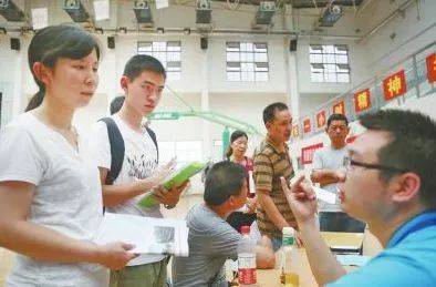 河南“高考后市场”调查 志愿填报咨询——高价能否保障“高中”？