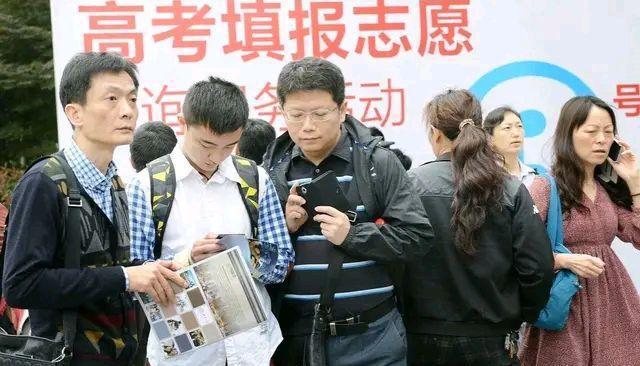 民办本科vs公办专科 高考分数过本科线后的十字路口抉择